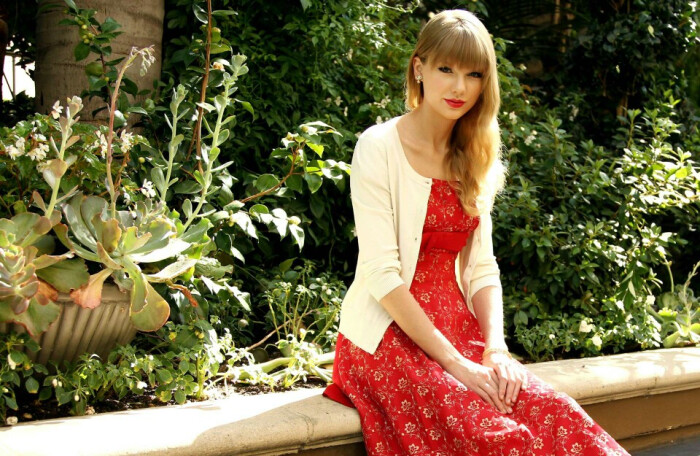 霉霉taylor swift在red时期的一组写真图.