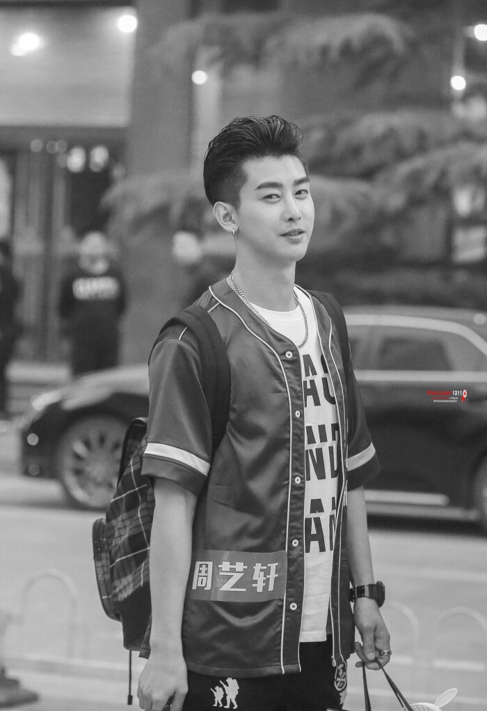 170525  中国有嘻哈>录制 #uniq周艺轩# cr:logo