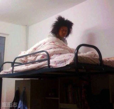 清晨的第一缕阳光将我从梦中吵醒,让我睁开朦胧的睡眼,给了我一个明亮