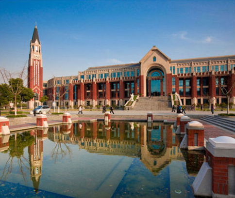 华东政法大学松江校区图文信息大楼 秉承原圣约翰大学清水墙,红砖瓦的