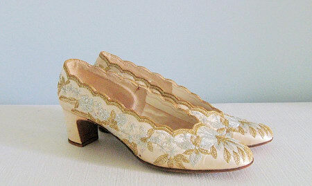 金丝刺绣花边古董鞋 六十年代稀有婚鞋-堆糖,美