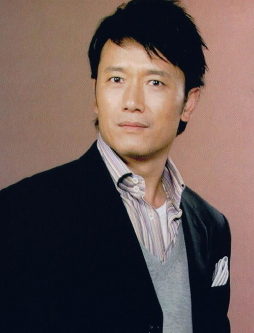 其实也是近几年才认识苗侨伟的.