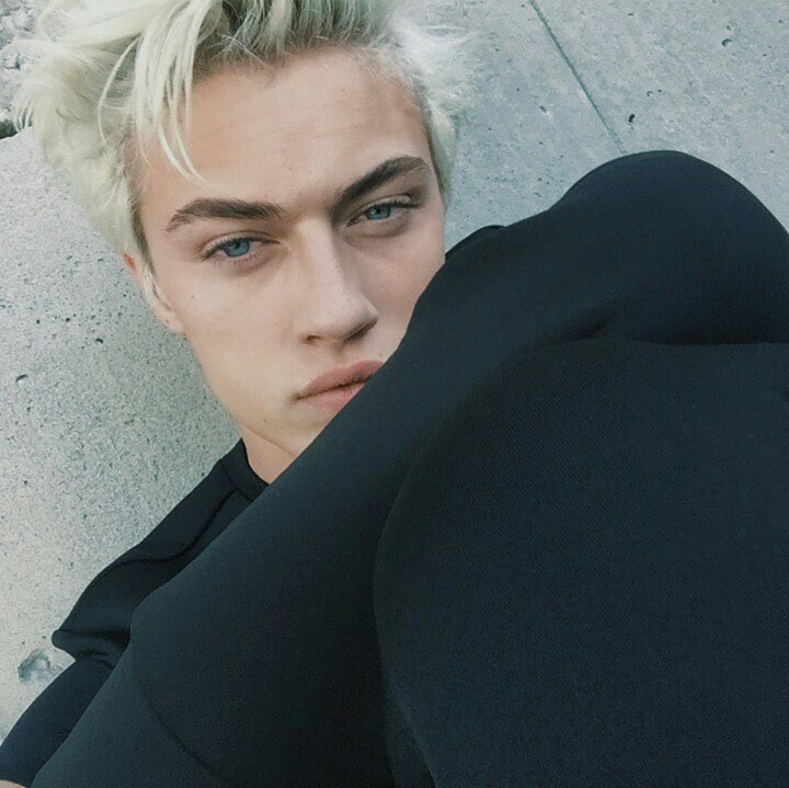 lucky blue smith 歐美 男頭