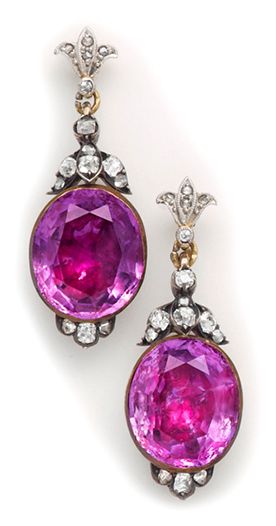 格鲁吉亚的紫水晶,钻石,黄金和白银耳环