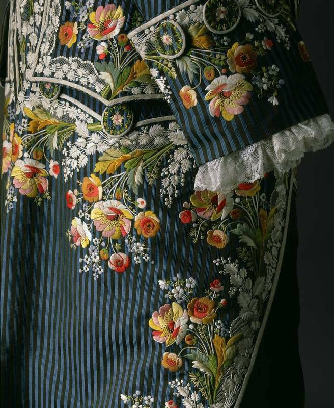 18世纪欧洲服饰上的手工刺绣。当时的男士服