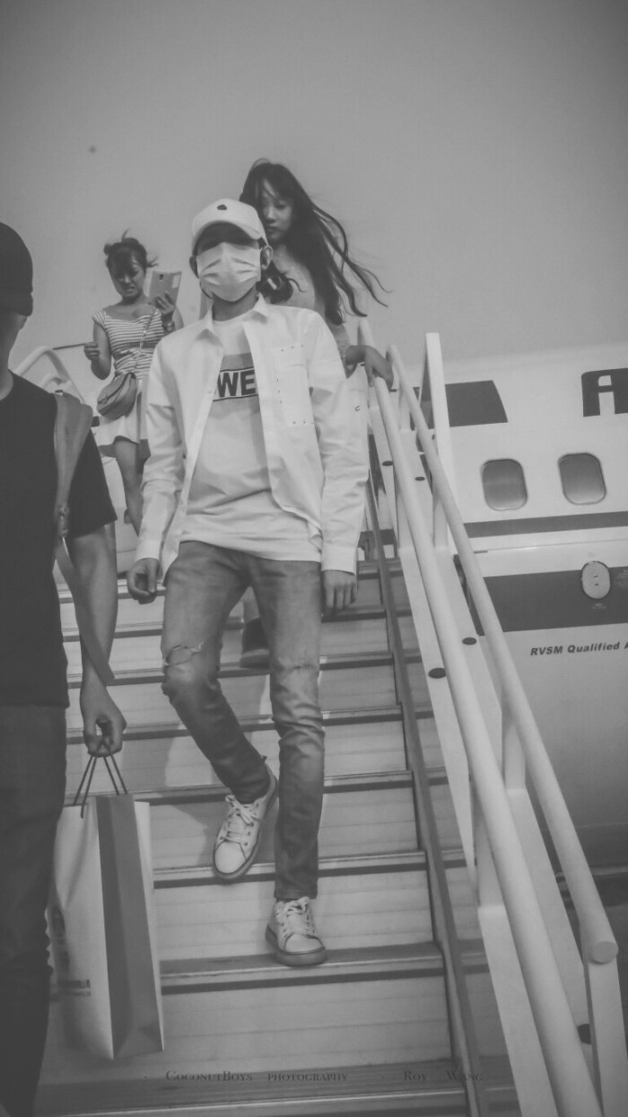 @TFBOYS-王源 160824 北京飞重庆 一定是被