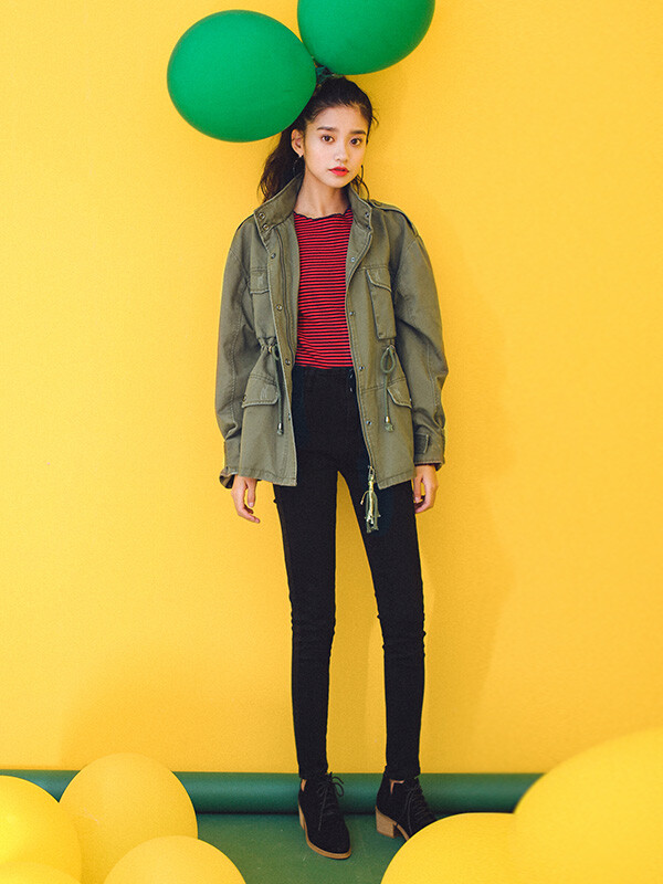 经典的条纹打底是秋天妹纸们的最爱,显瘦还…