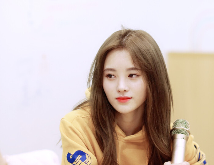 鞠婧祎,1994年6月18日出生于中国四川遂宁…