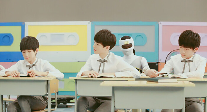 跟着我左手右手一个慢动作~右手左手慢动…-