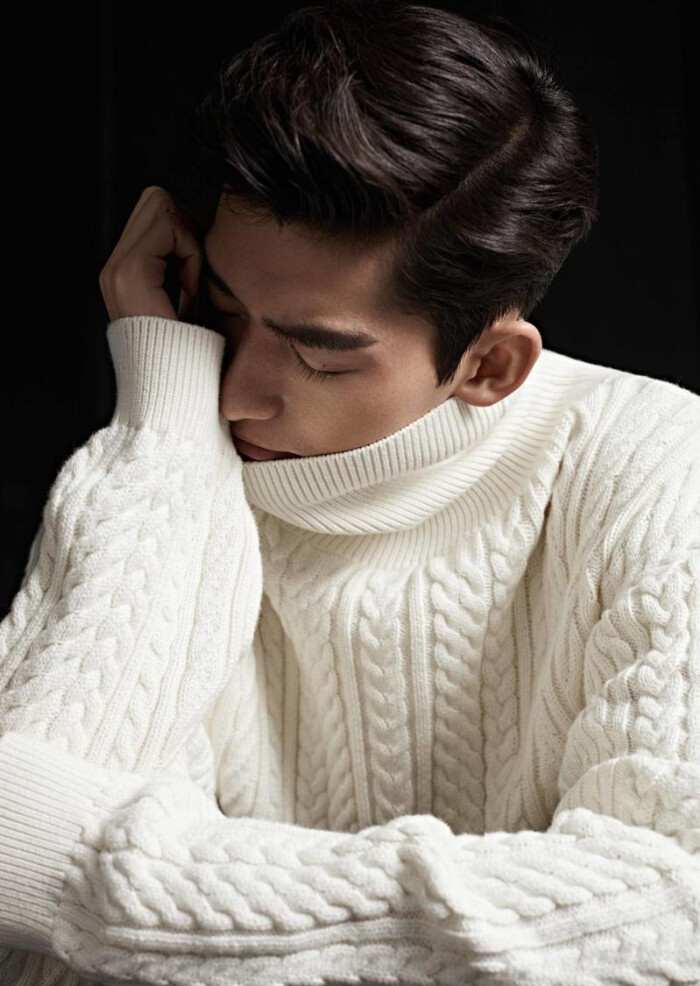 【张翰拍摄禁欲系时尚大片 演绎雅痞英伦风…