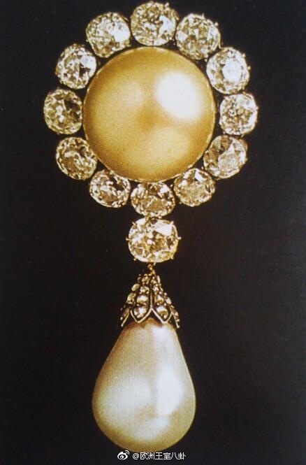 西班牙索菲亚王后的珍珠胸针,来自前几代阿…