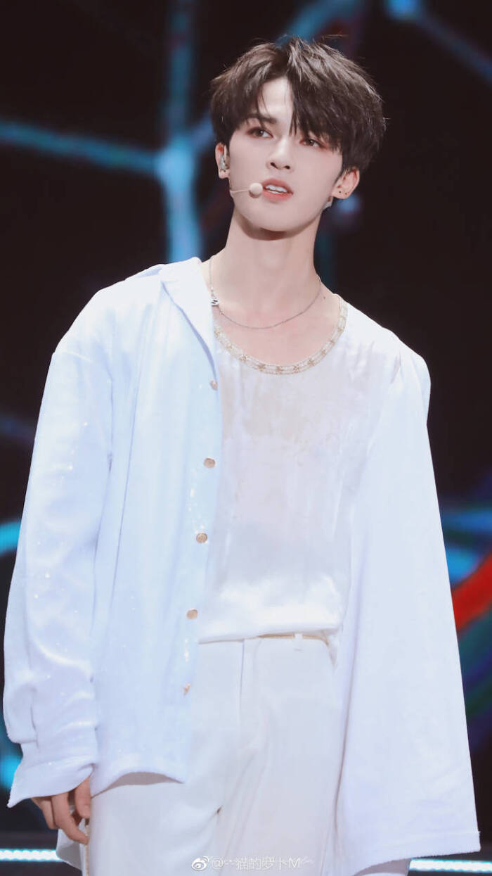 乐华七子朱正廷 微博@--猫的萝卜M