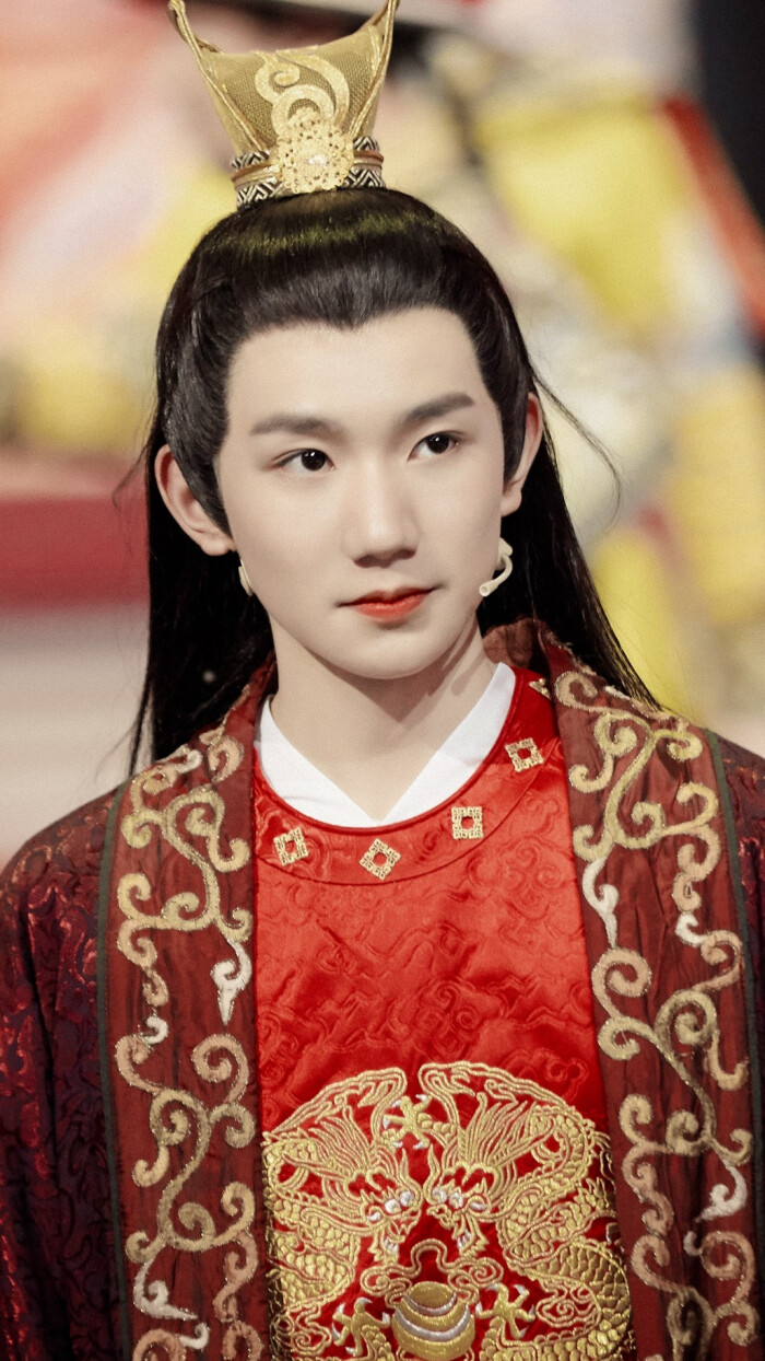 王源"昨夜雨疏风骤 浓睡不消残酒 试问卷帘人却道海棠依旧"图源logo