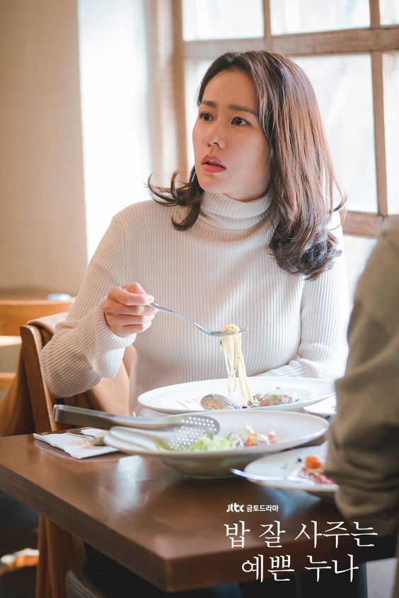 孙艺珍.关注公众号:主公真会玩,look各路女星在ins的美照.
